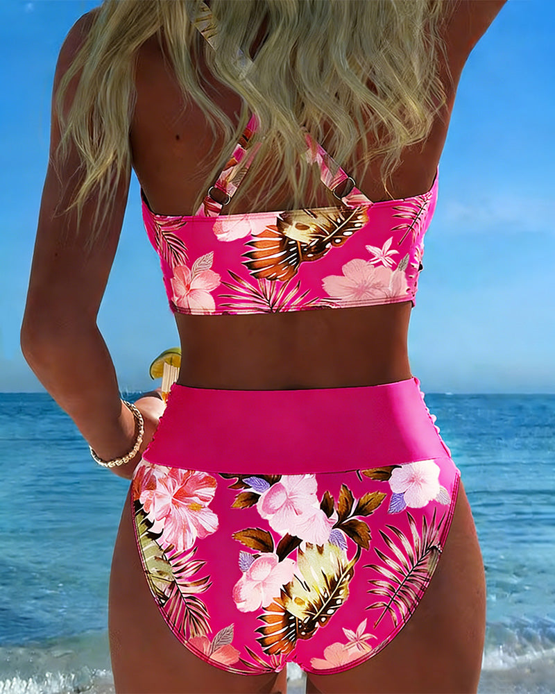 Bikini z kontrastującym wzorem kwiatowym i rozcięciem