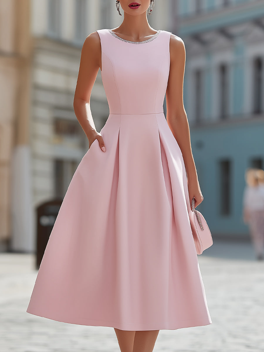 Elegancka bezrękawnikowa sukienka midi z kryształowym dekoltem w fasonie fit & flare