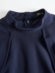 Elegancka granatowa sukienka midi z pelerynowymi rękawami