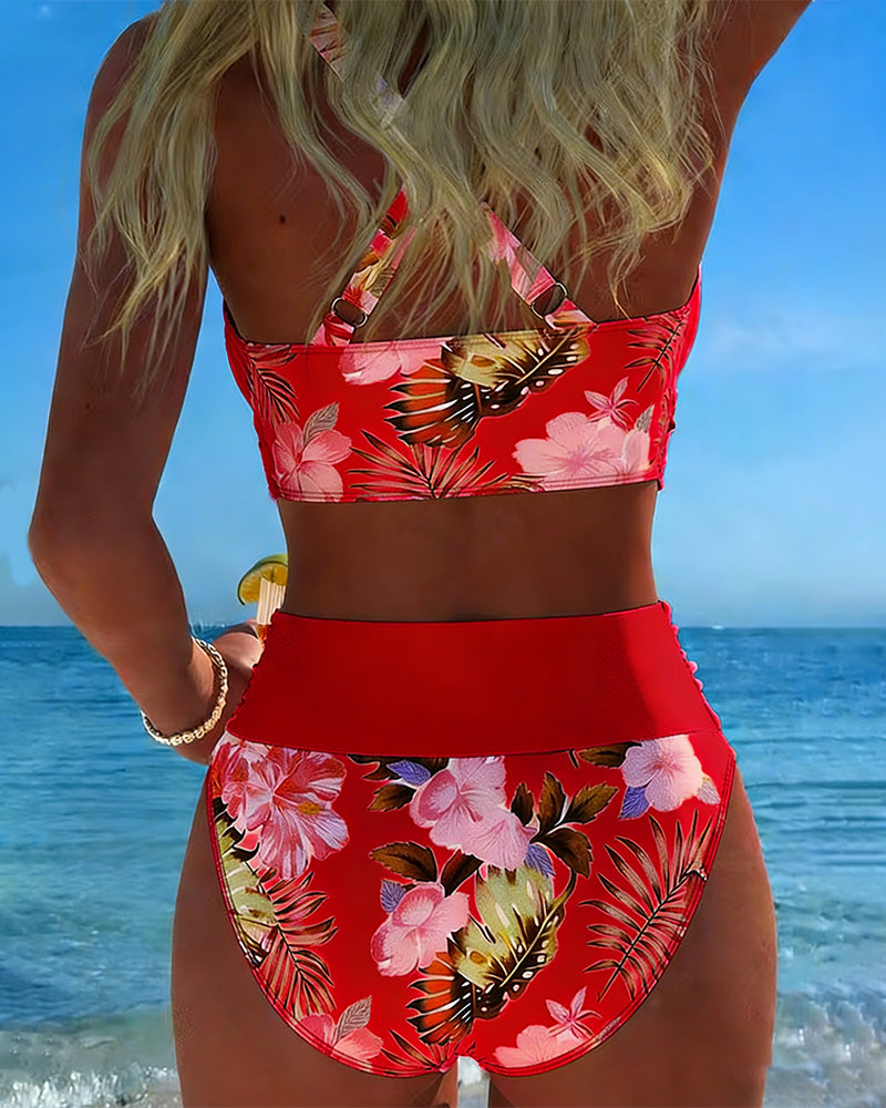 Bikini z kontrastującym wzorem kwiatowym i rozcięciem