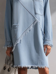 Jasnoniebieska sukienka mini z surowym wykończeniem