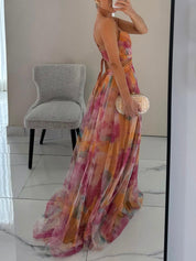 Elegancka Sukienka Maxi w Kwiatowy Wzór z Dekoltem w Serek