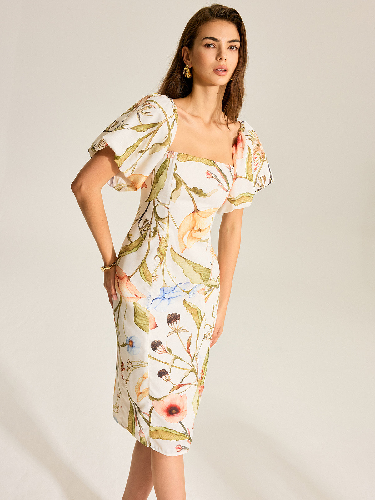 Sukienka w Kwiaty z Puff Sleeve i Odkrytym Plecami