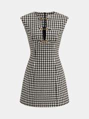 Sukienka mini w kratę houndstooth z detalem w kształcie wędzidła