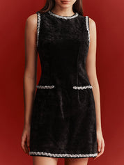 Sukienka z weluru ozdobiona kryształami