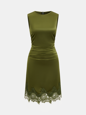 Sukienka mini bez rękawów z satynowym koronkowym wykończeniem