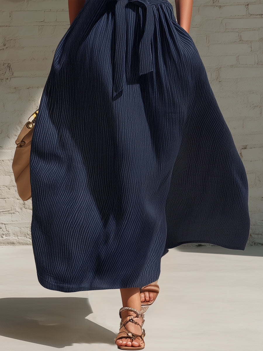 Prosta, bezrękawnikowa, off-shoulder, marszczona, niebiesko-biała w paski maxi sukienka