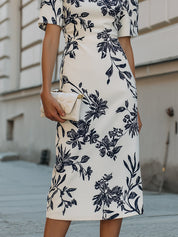 Sukienka midi z krótkim rękawem w print botaniczny
