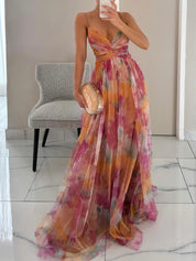 Elegancka Sukienka Maxi w Kwiatowy Wzór z Dekoltem w Serek