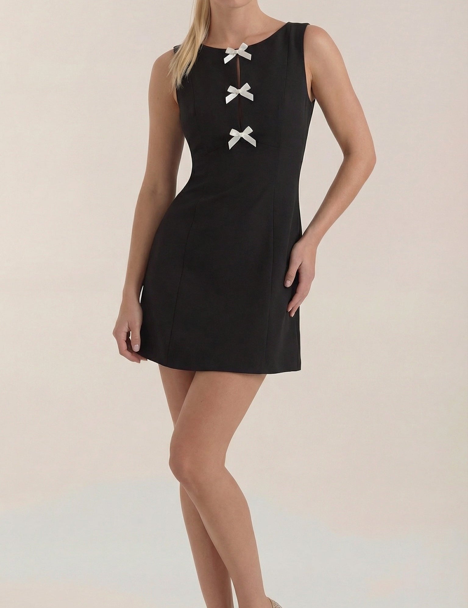 rosa-mae-de-priscilla-minikleid-mit-schleifendetails-mini-dresses-schwarz-4304577.jpg