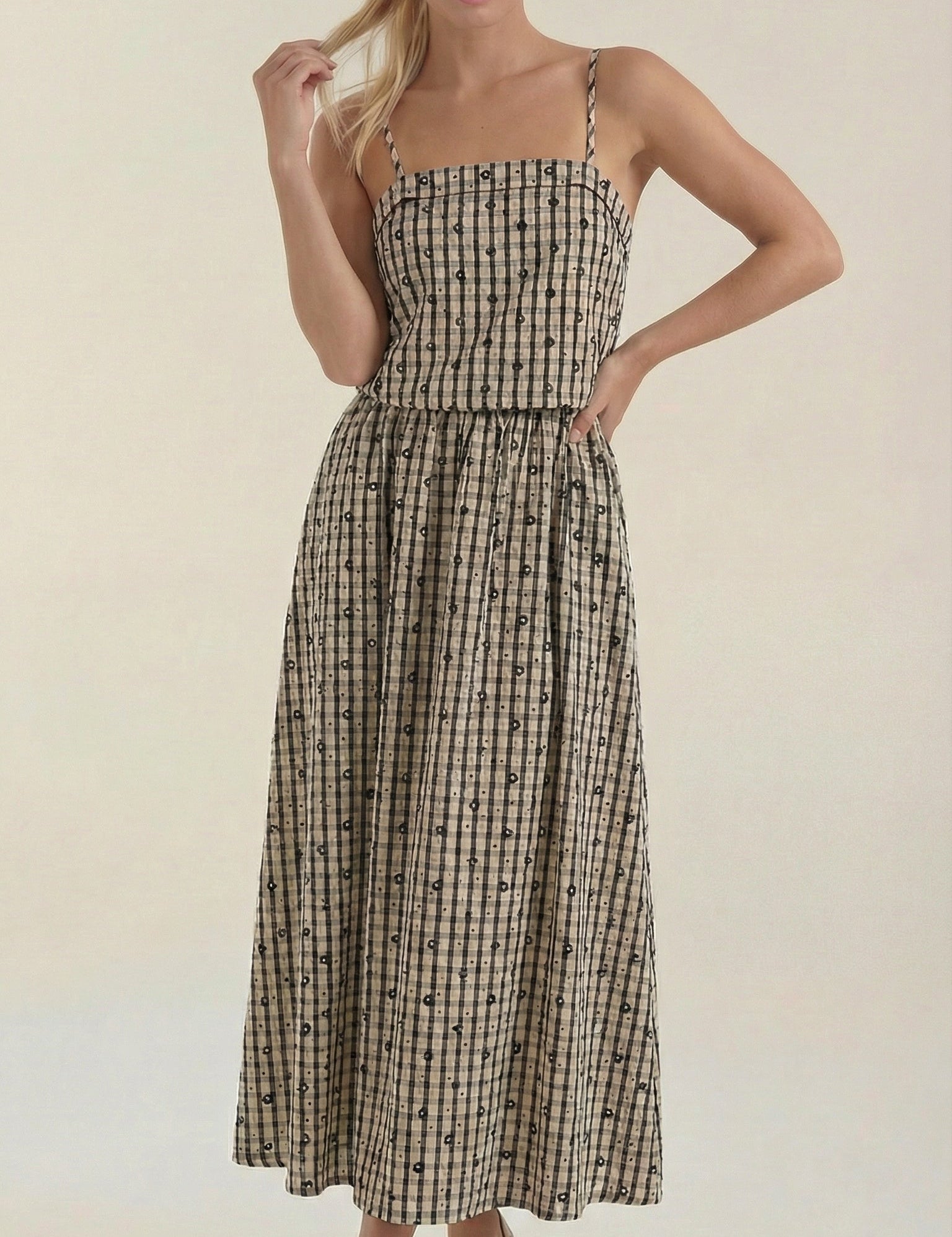 rosa-mae-de-ronda-kariertes-midi-sommerkleid-mit-eckigem-ausschnitt-midi-dresses-weiss-8982802.jpg