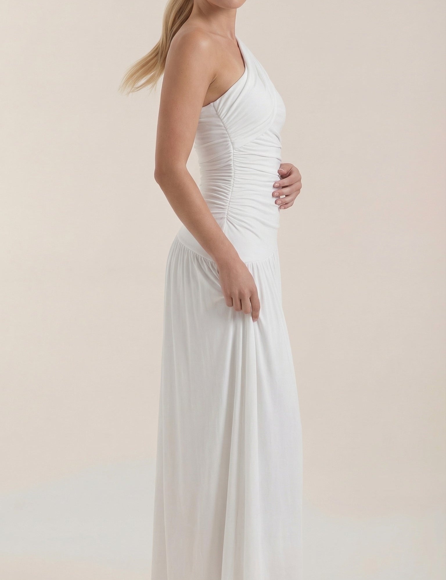 rosa-mae-deutschland-enid-einschulter-maxikleid-maxikleider-weiss-2639489.jpg